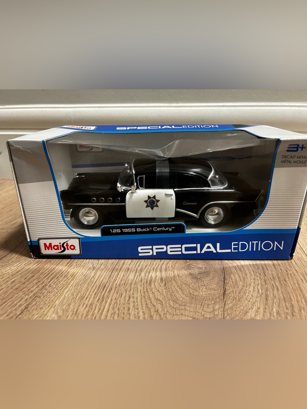 Maisto 1:26 Scale 1955 Buick Century Diecast Vehicle